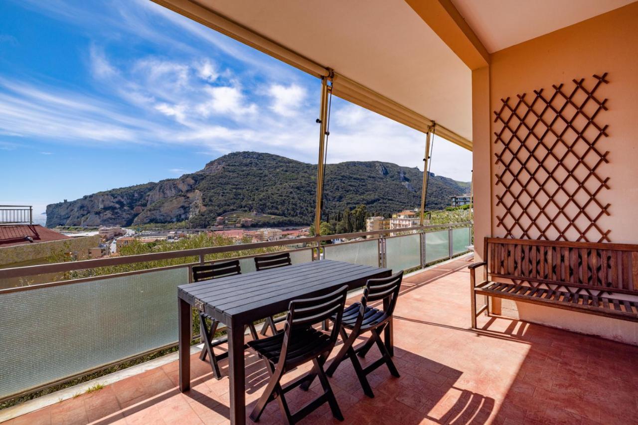 Casa Matilde - Appartamento Vista Mare - Con Posto Auto Finale Ligure Kültér fotó